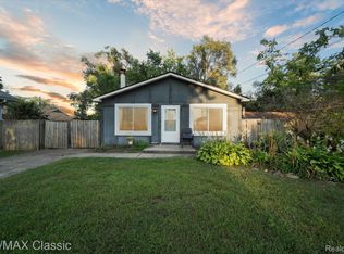 104 Danforth St, White Lake, MI 48386
