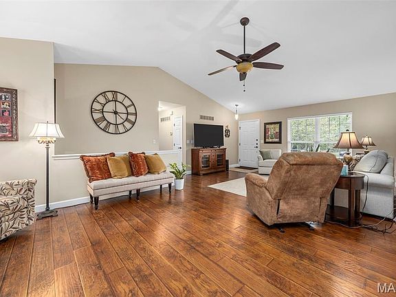 5th image of 6 Royallglen Ct