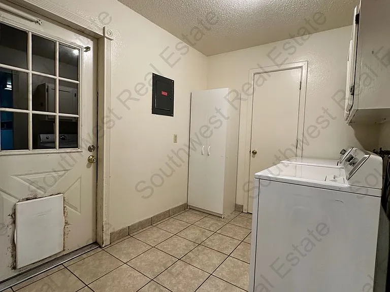 141 Texas Dr — Photo 6