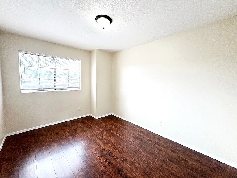 4652 Cosley Dr — Photo 9