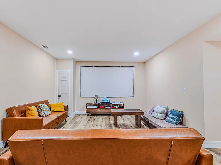 725 Greystone Ct — Photo 44