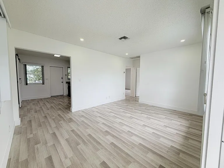 831 El Prado — Photo 4