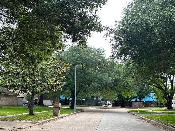5th image of 15810 Mill Hollow Dr