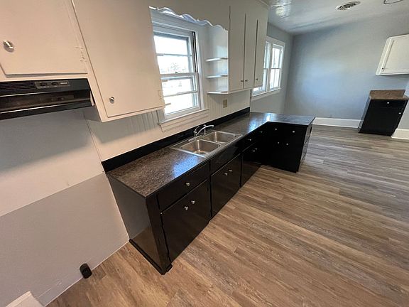 4th image of 4128 Sunset Ave