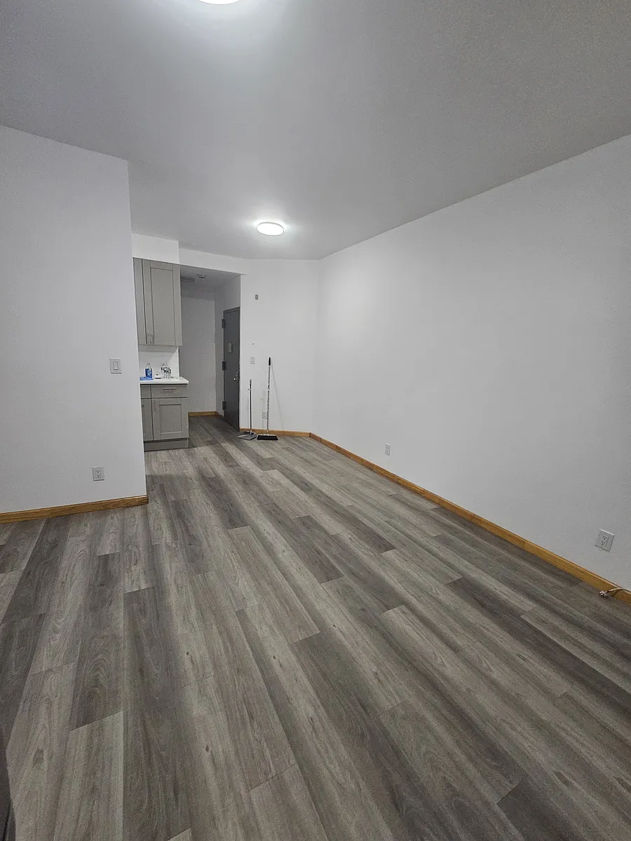 Building Photo - 1822 E 2nd St #1R