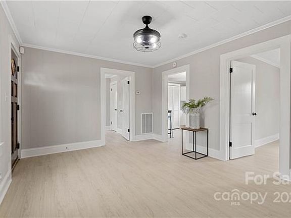 3rd image of 118 Moore St