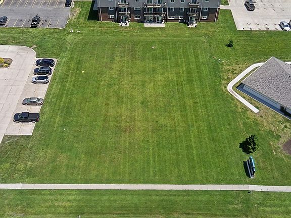 3rd image of 806 N Us Highway 69