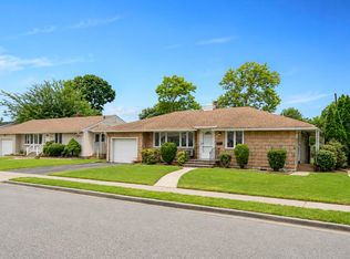 237 Dartmouth Dr, Hicksville, NY 11801