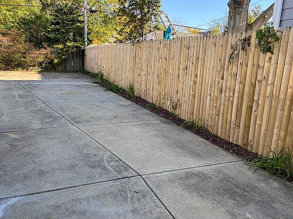 5th image of 1227 Brockley Ave
