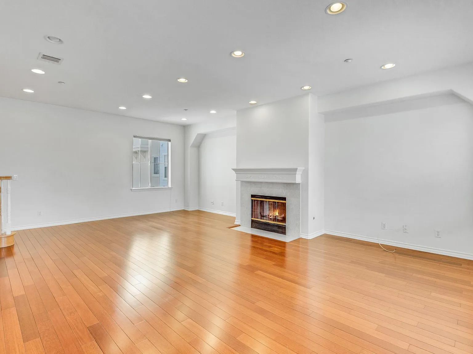 3 bed, 2.5 bath, 2174 sqft, $4,200 — Photo 4