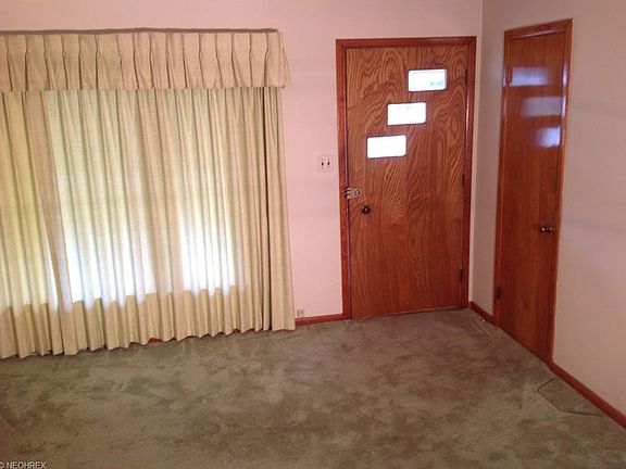 4th image of 685 N Elmwood Ave