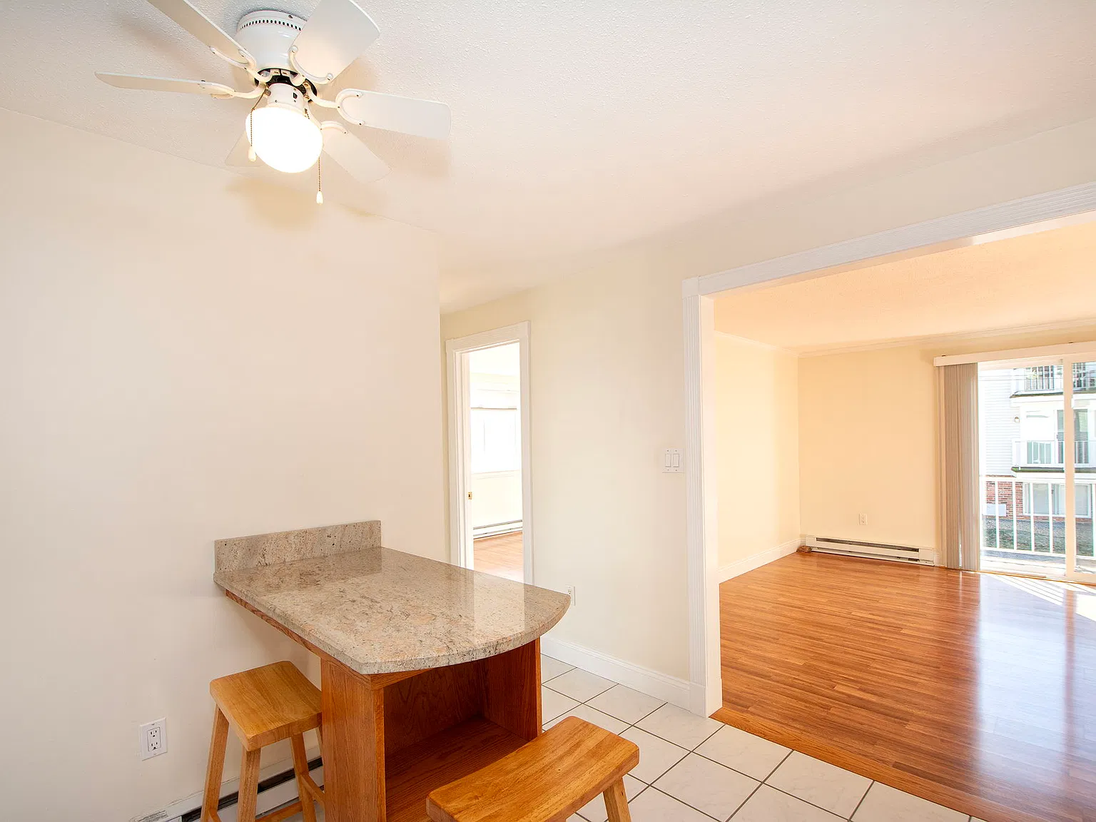 2 bed, 811 sqft, $2,400 — Photo 3