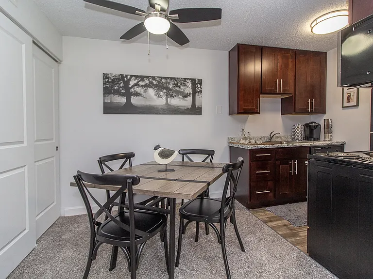 Timber Glen Apartments — Photo 28