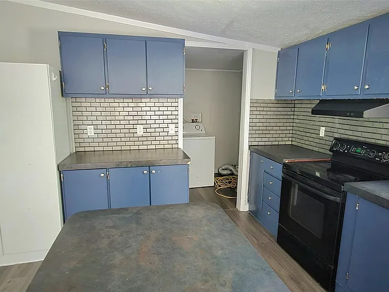 24321 Cherry Hill Dr — Photo 9
