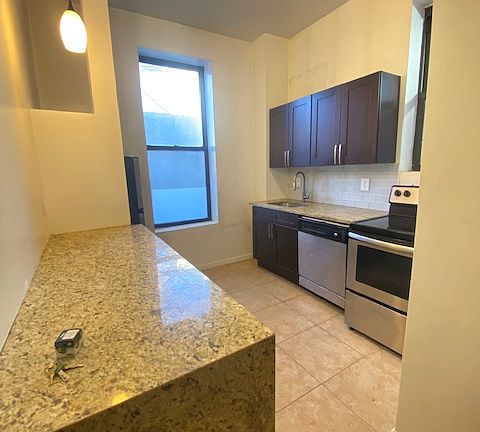 4th image of 269 Albany Ave APT 1