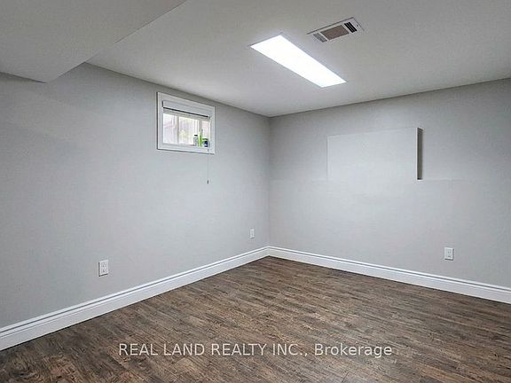 5th image of 26 Glamis Ave