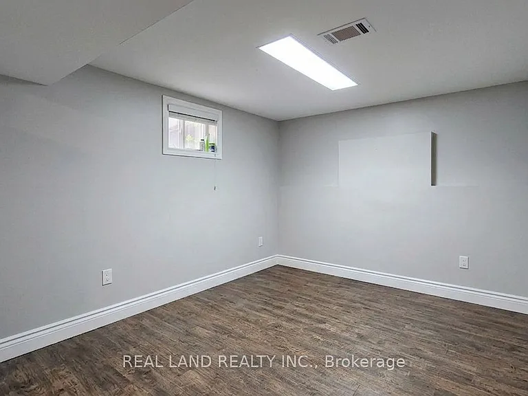 26 Glamis Ave — Photo 5