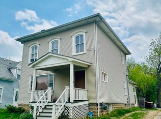 403 E Diggins St, Harvard, IL 60033