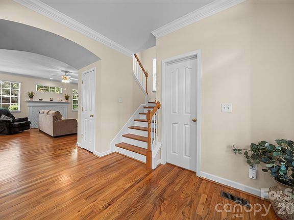 4th image of 729 Knightswood Rd