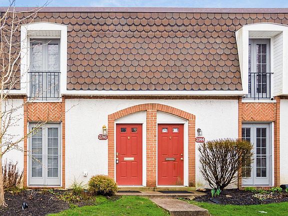 2nd image of 2746 Chateau Cir #55