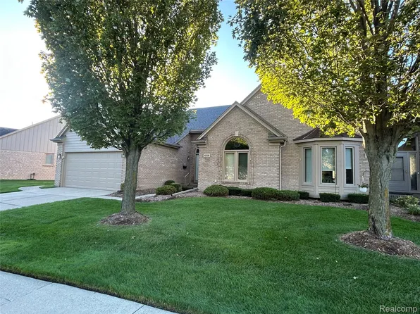 45598 Delmar Dr #129, Macomb, MI 48044