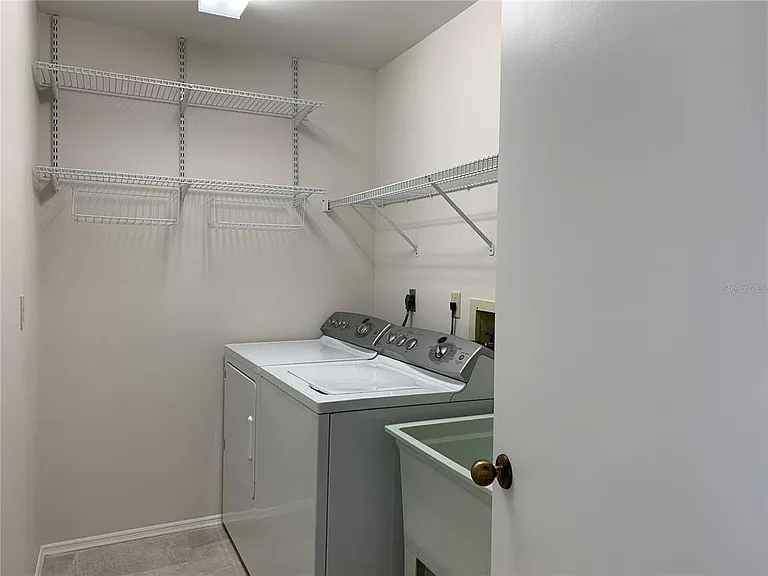 2193 Cork Oak St E — Photo 28