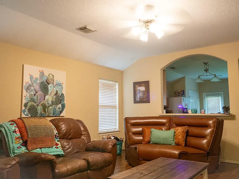 11219 Overland Trail Dr — Photo 4