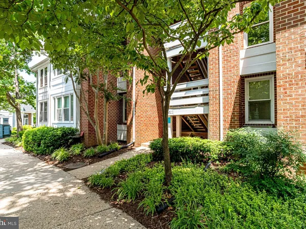 3151 Covewood Ct, Falls Church, VA 22042