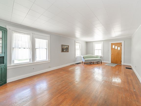 2nd image of 110 Park Ave