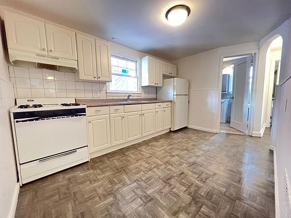 2nd image of 255 Newark Ave #2