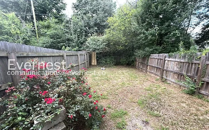 2445 Hampstead Dr — Photo 16