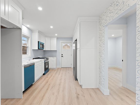 5th image of 1639 Star Ave