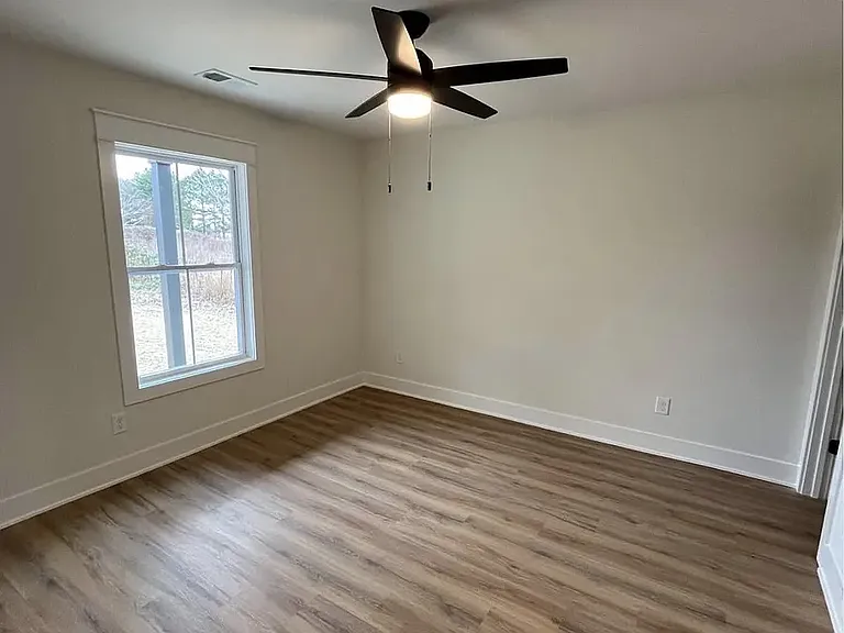 402 Portland Blvd — Photo 8