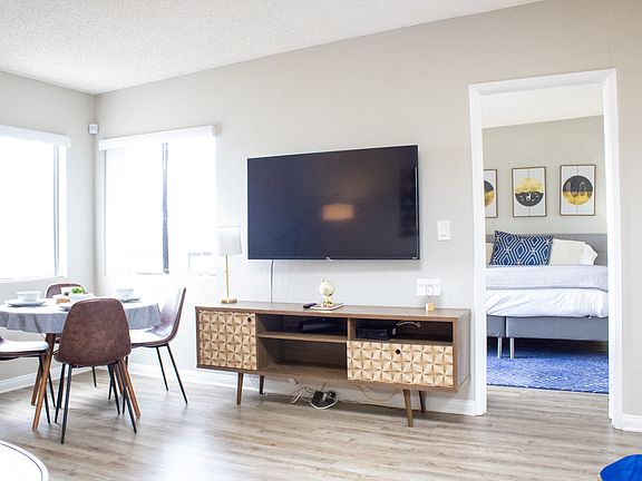 5th image of 1722 N Bush St #2443799