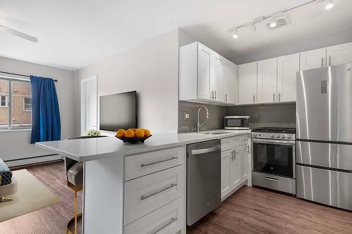 Studio, 600 sqft, $2,200 — Photo 3