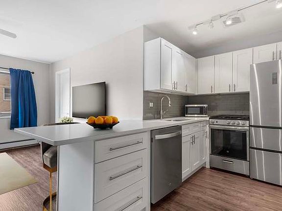 3rd image of 611 W Patterson Ave APT 420