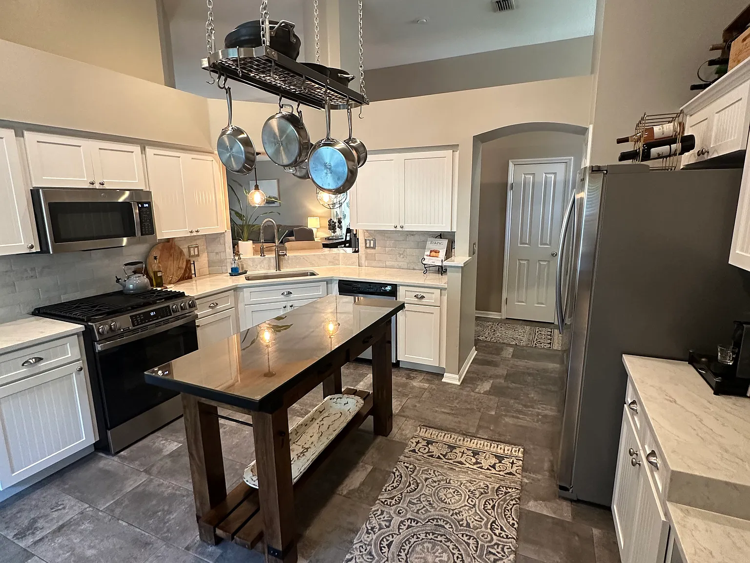 3 bed, 1820 sqft, $3,800 — Photo 3