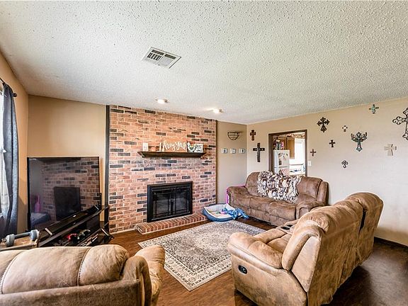4th image of 2308 Bell Ave