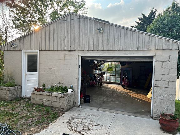 3rd image of 1814 W 22nd St