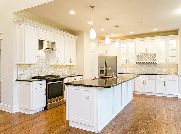 2nd image of 5565 Brentwood Dr