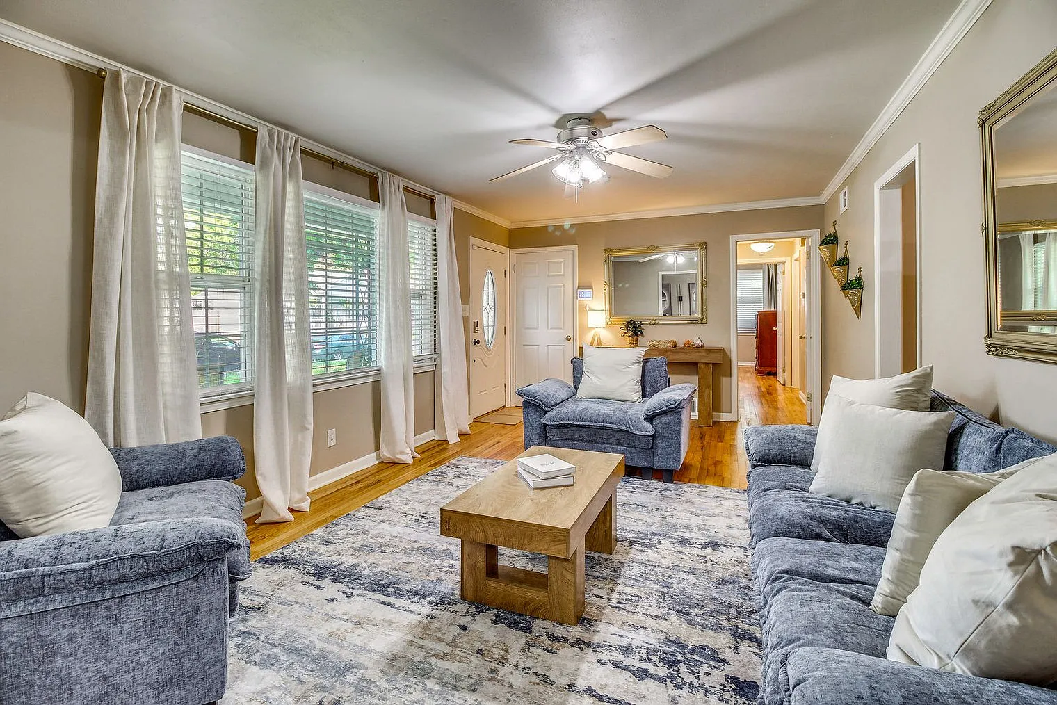 3 bed, 1.0 bath, 1270 sqft, $5,056 — Photo 1