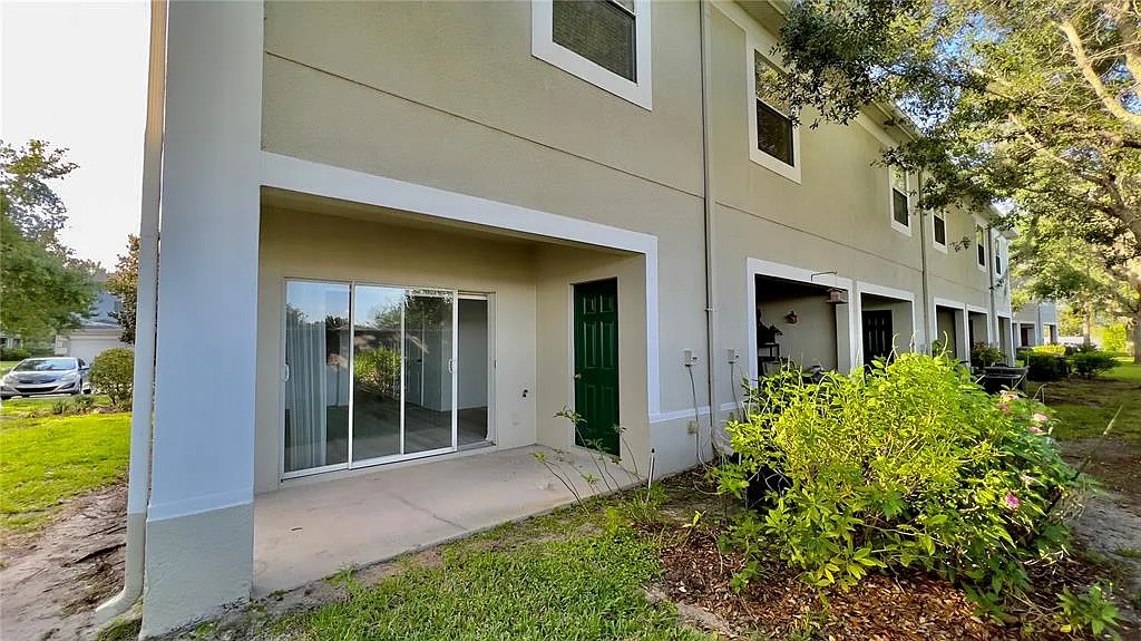 2 bed, 2.5 bath, 1071 sqft, $2,100 — Photo 4