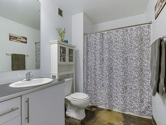 4th image of 500 Robert St #400