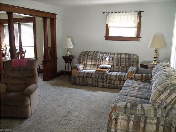 4th image of 1077 E Archwood Ave