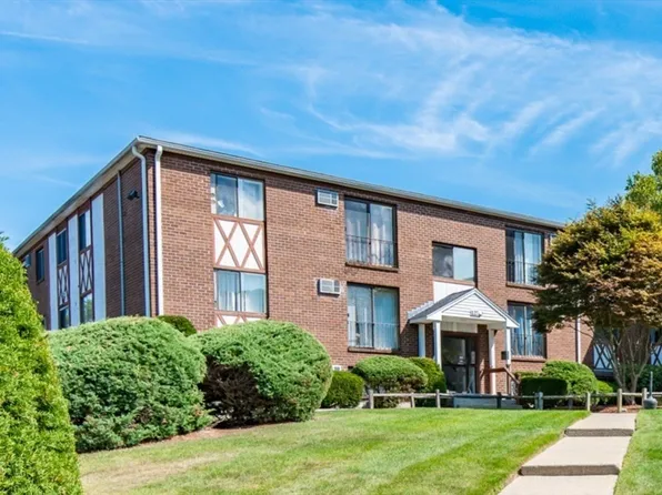 127 King St APT 106, Franklin, MA 02038