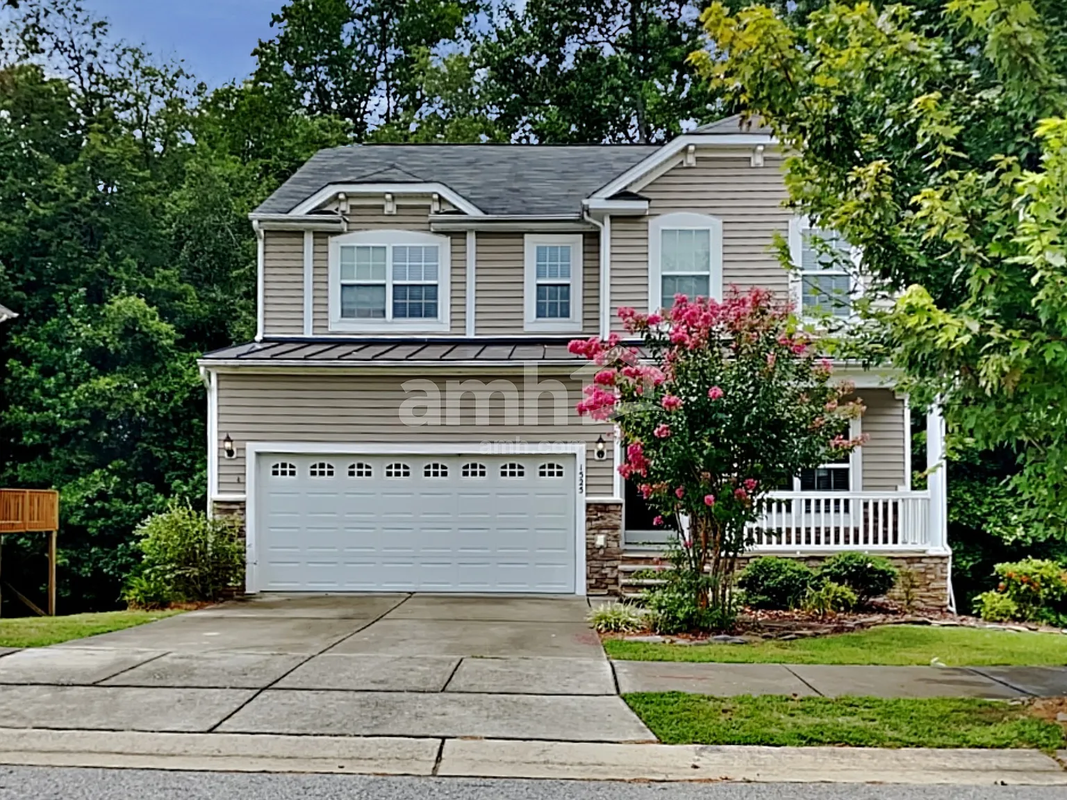 4 bed, 2.5 bath, 2284 sqft, $2,275 — Photo 1