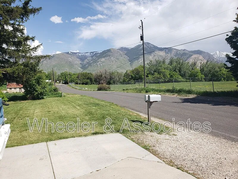 1 bed, 1.0 bath, 700 sqft, $895 — Photo 2