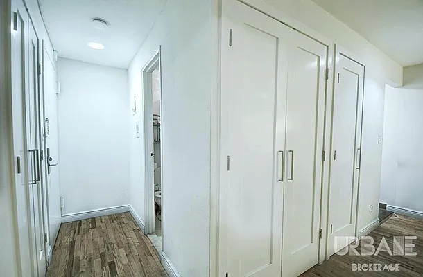 Rented by Urbane Brokerage | media 22