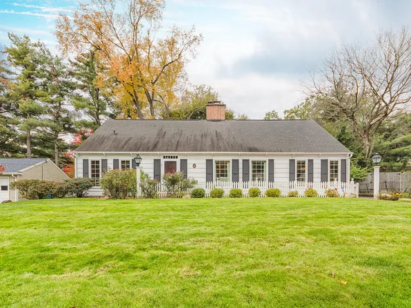 4114 E Hillandale Dr, Kalamazoo, MI 49008