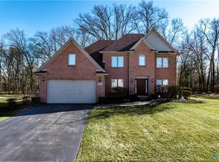 8637 Saint George Dr, Holland, OH 43528